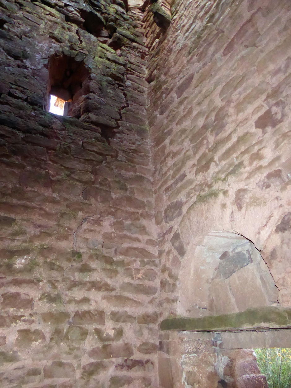 Interior de la torre de l'església romanica