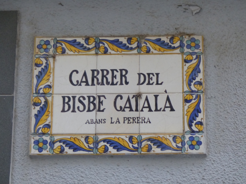 Plafó del carrer del Bisbe Català.