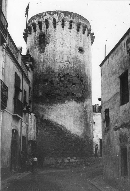 Torre de guaita rodona del carrer d'Avall_Danés_00-08-1929