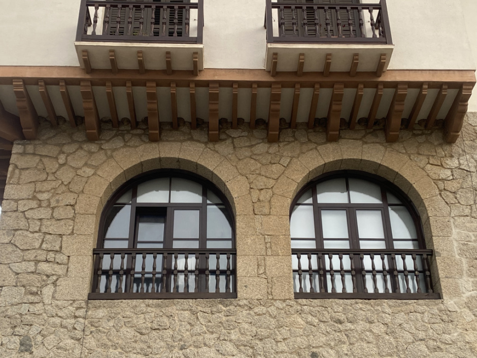 Una segona colònia de nius a la Llotja vella. Fotografia: Ajuntament d'Arenys de Mar
