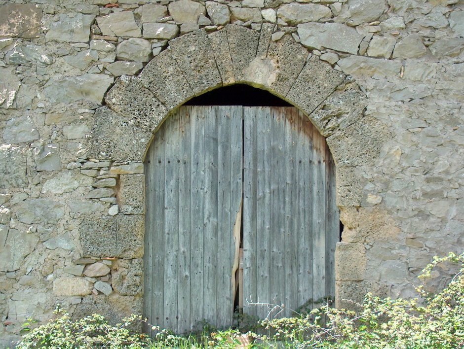 Porta del mur est de Can Blanc (SAB, 2004).