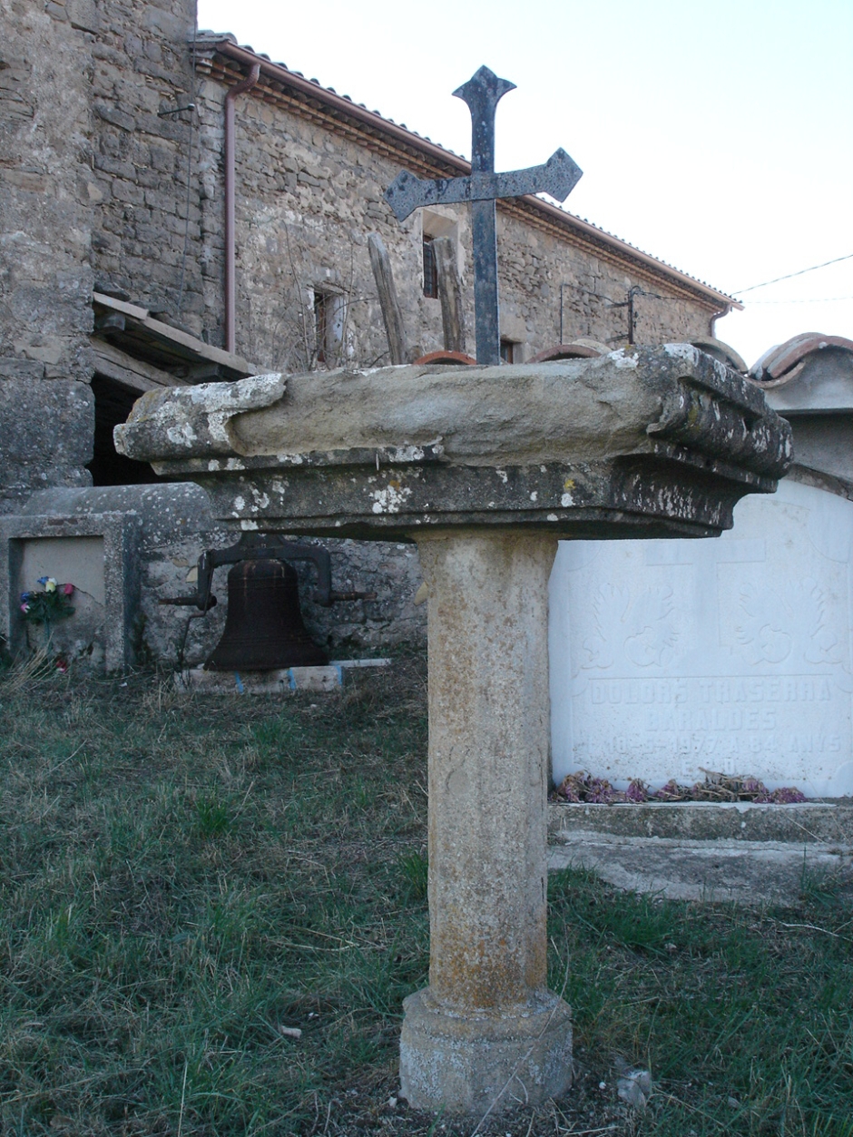 Creu de pedró del ementiri proper a Sant Martí de Capolat (SAB, 2004).