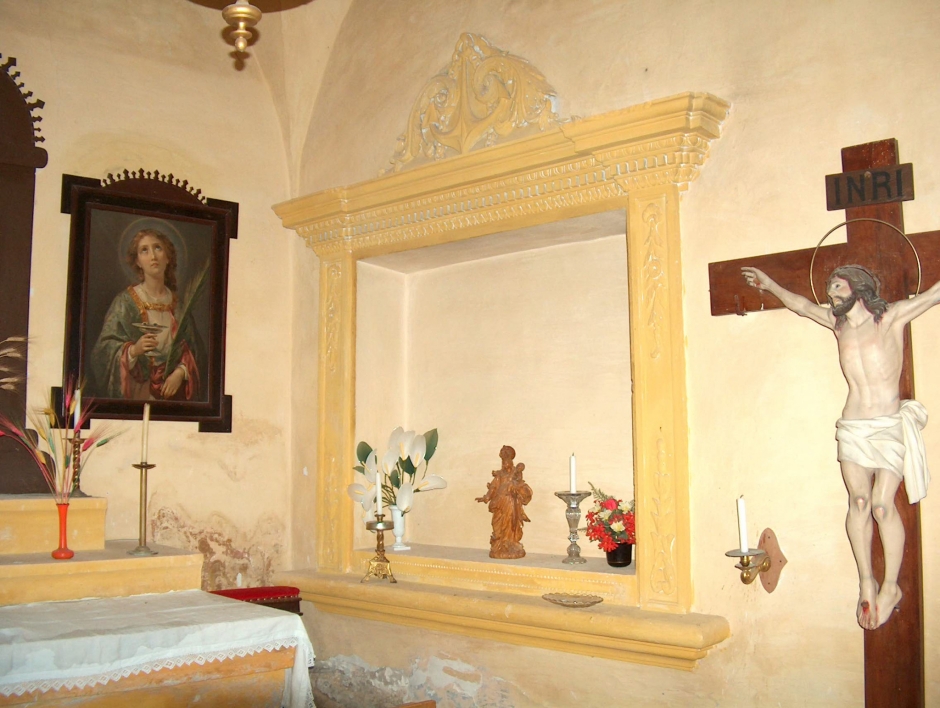 Fornícula situada a la capella nord de Sant Martí de Capolat al 2004 (SAB, 2004).