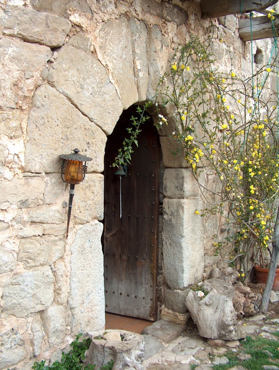 Porta d’accés actual del segle XV-XVI de La Closa (SAB, 2004).