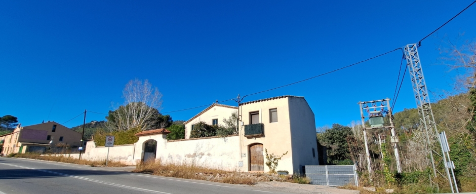 Conjunt edificat des de l'est. 