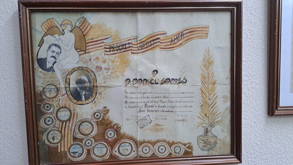 Document de distinció personal al seu director. 