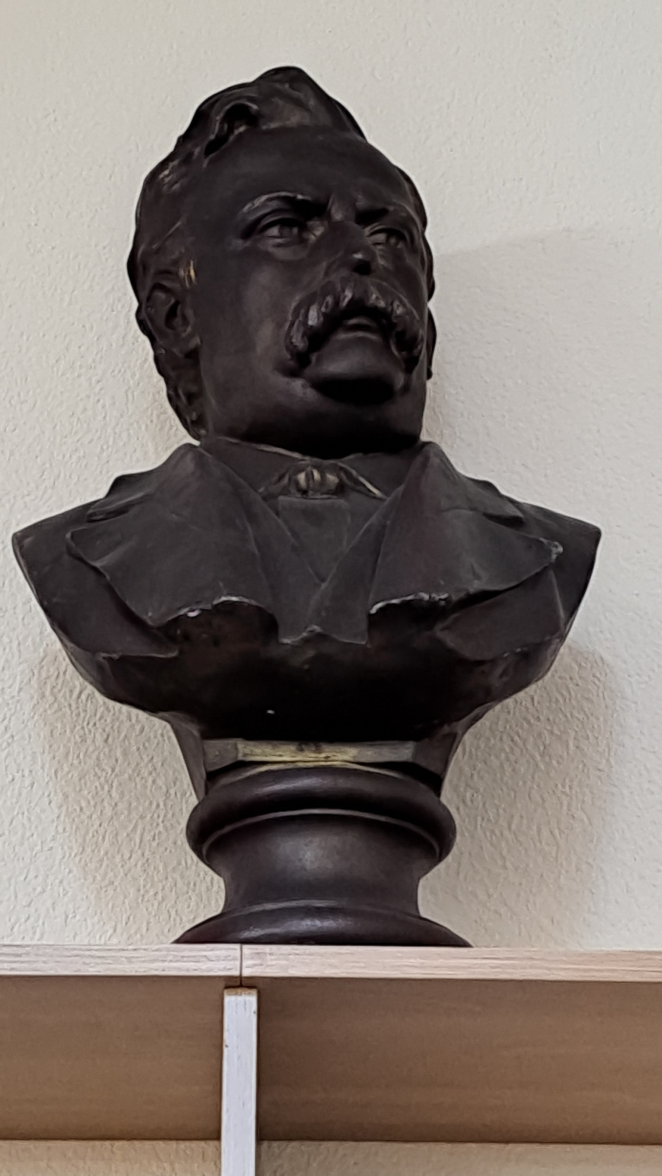 Bust d'Anselm Clavè. 