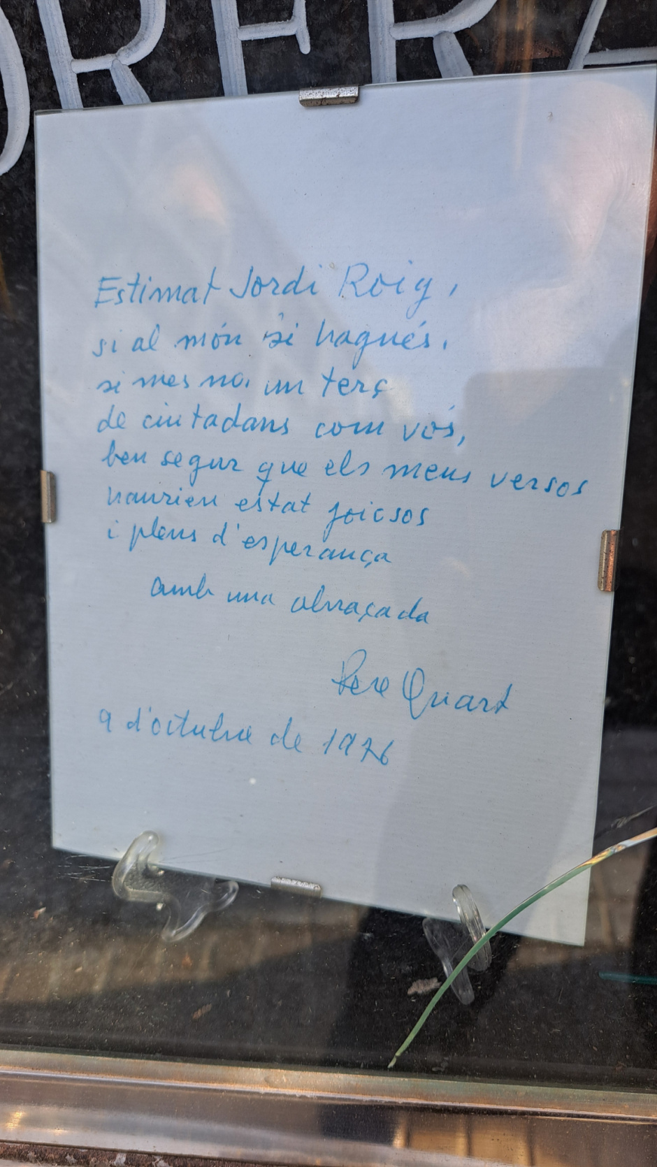 Poema de Pere Quart de 1975, a la tomba de Jordi Roig. 