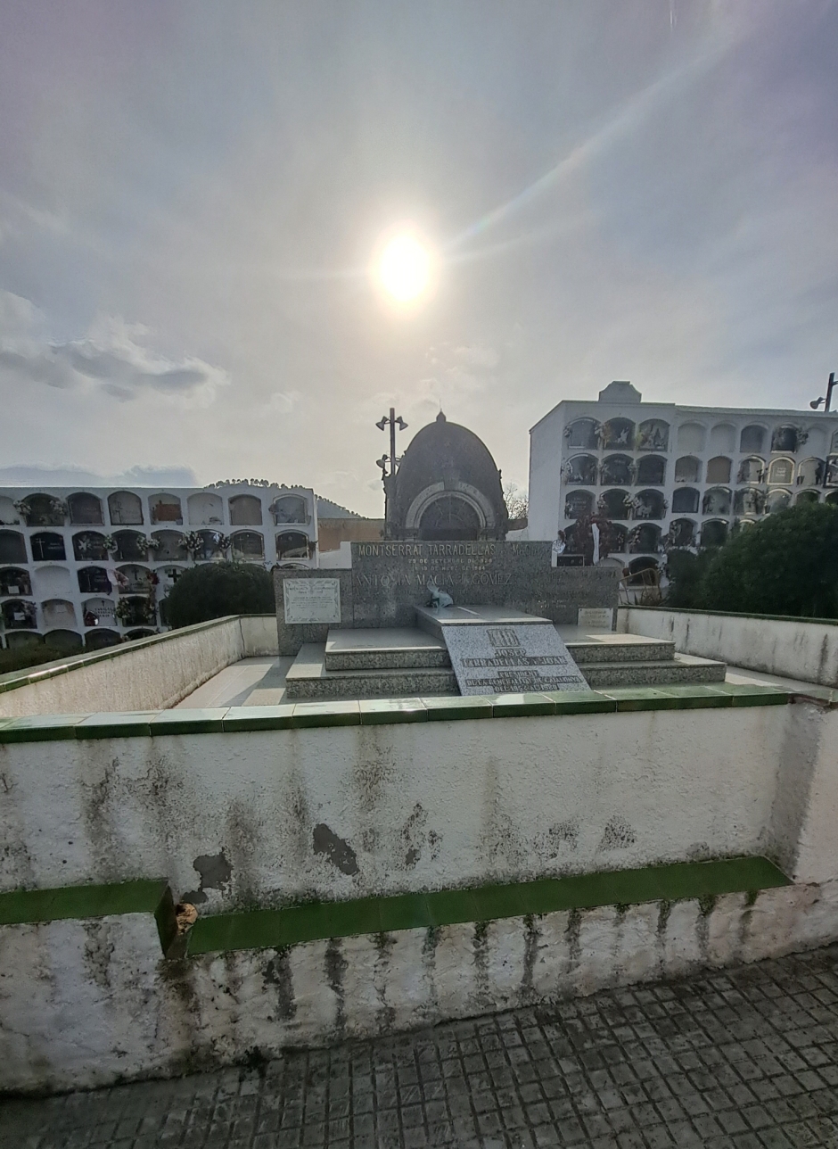 Vista general del cemetiri, amb la tomba de Josep Tarradellas en primer terme. 