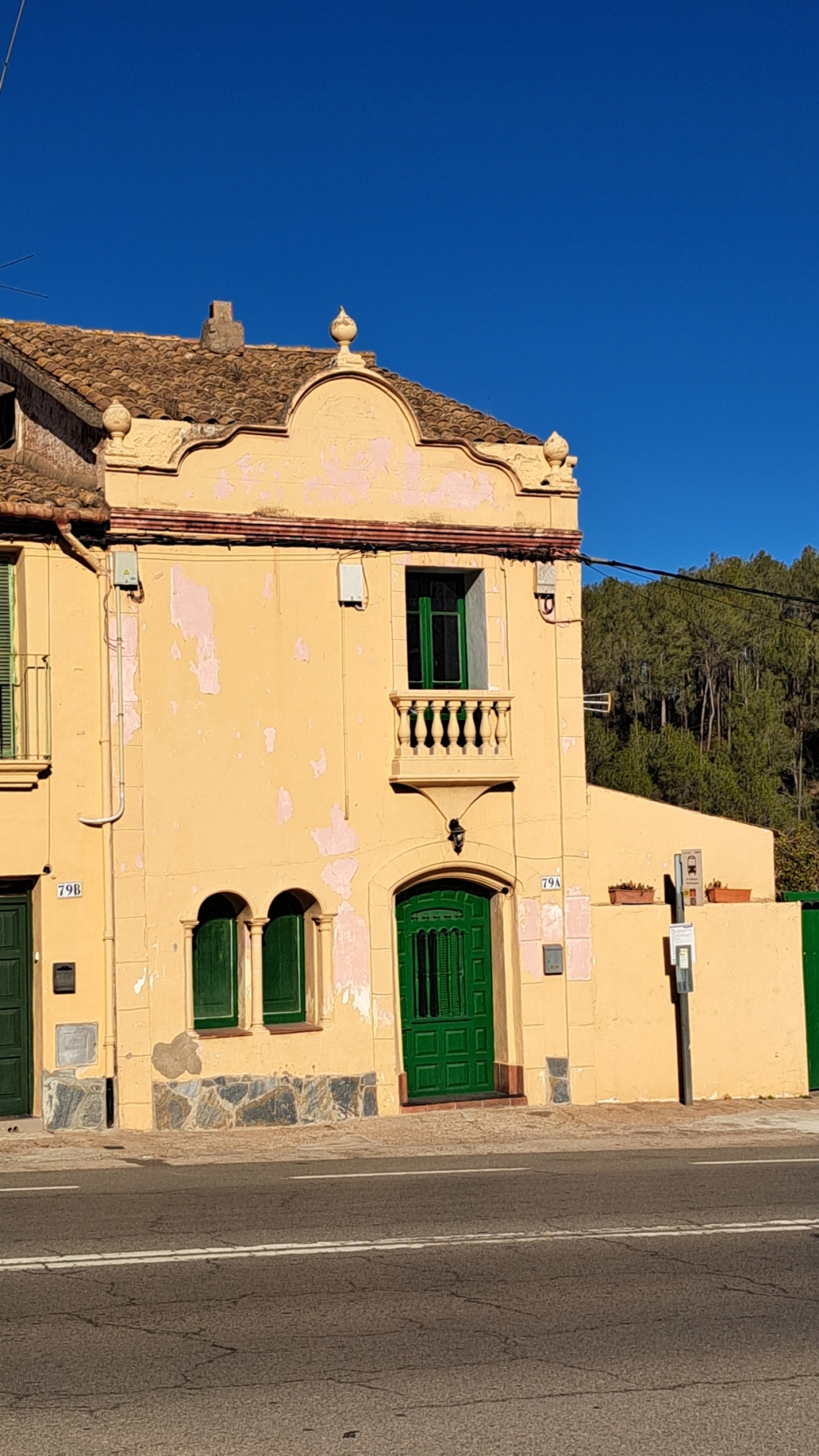 Detall de l'edifici situat a l'est del conjunt. 