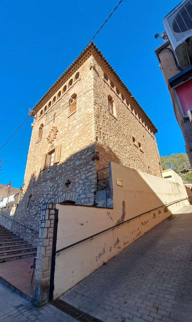 Cantonada sud de l'edifici.