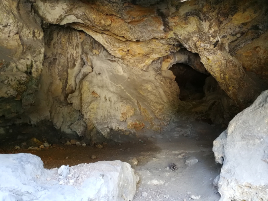Interior de la cova. Foto: Fermín Fernández