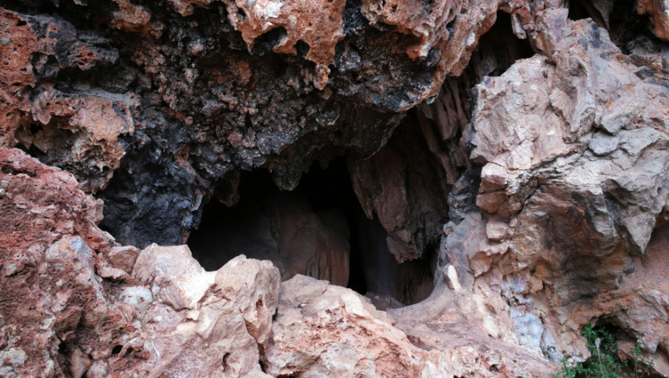 Entrada de la cova Foto: Fermín Fernández