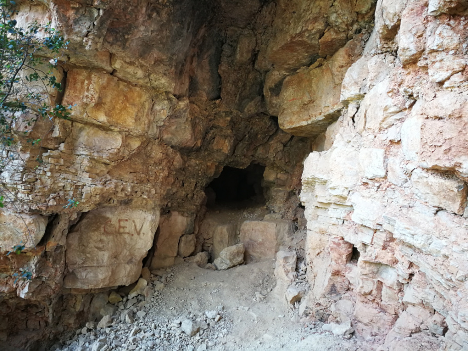 Entrada de la cova Foto: Fermín Fernández