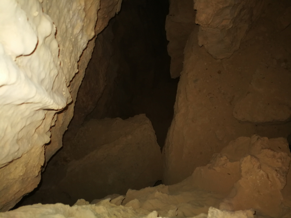 Interior de la cova. Foto: Fermín Fernández