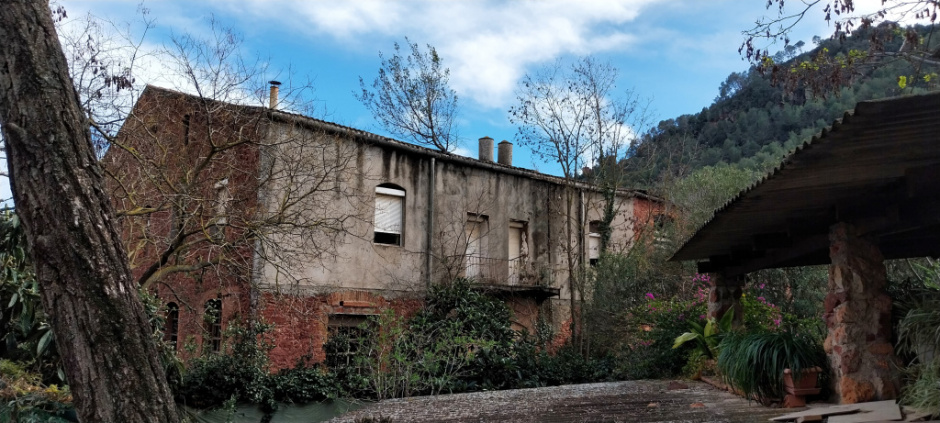 Façana posterior amb afegits més tardans.