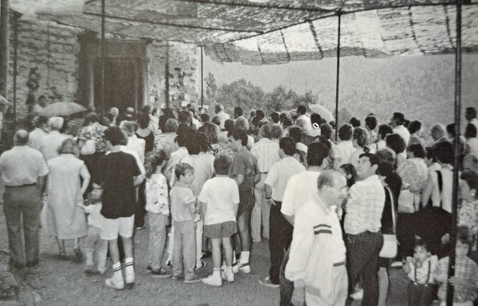 Imatge històrica de la celebrració de l'aplec l'any 1989. Foto: autor desconegut. (Roig, 2010: 240).