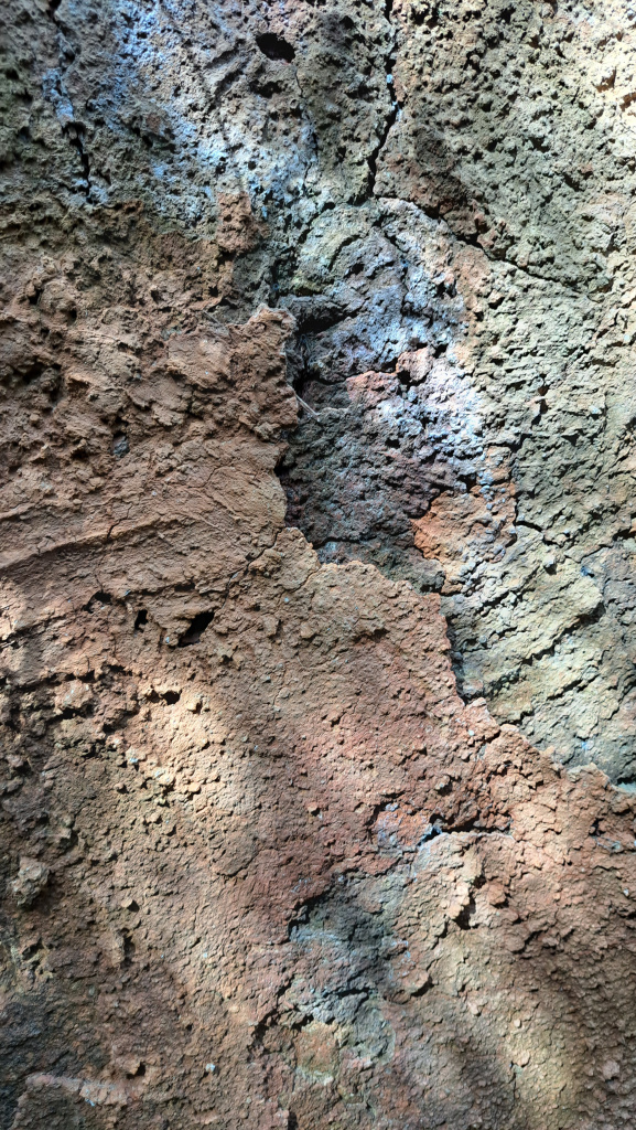 Detall del cobriment de parets amb les ditades de l'últim forner.