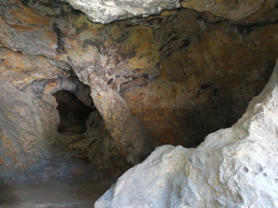 Cova del Morrut al voltant de la qual es va forjar la llegenda. Foto: Fermín Fernández. 