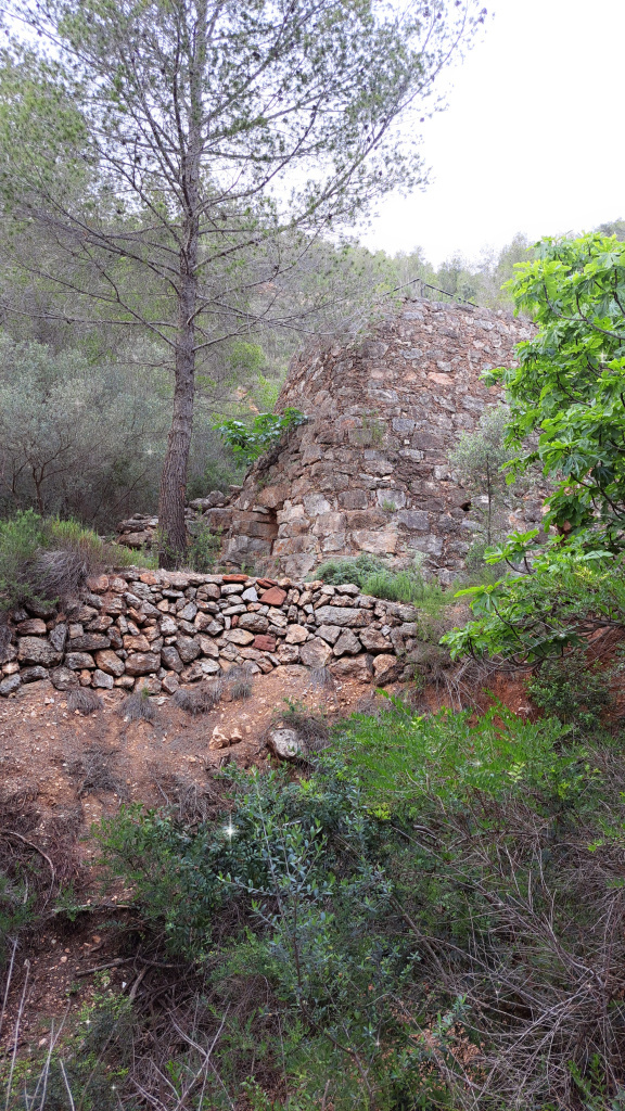 Vista general del gran forn i la plataforma inferior.