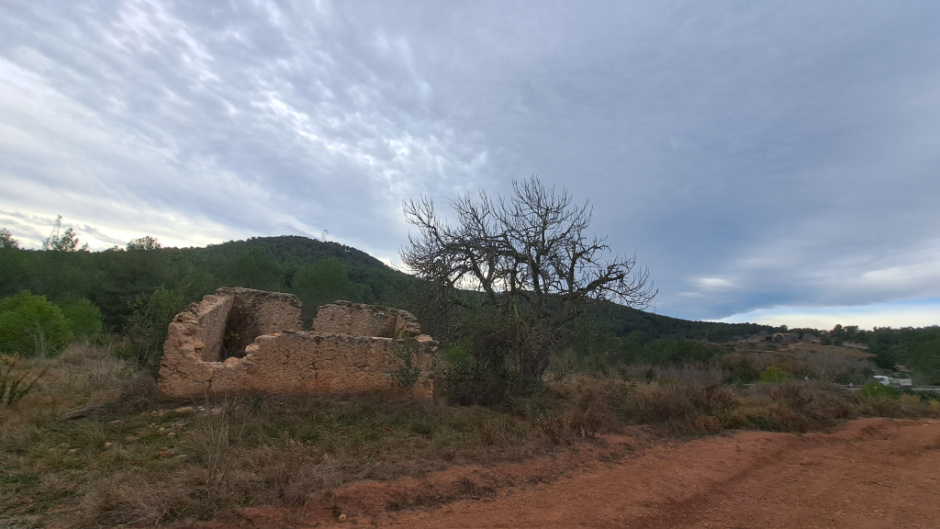 Imatge de la caseta en el seu entorn.