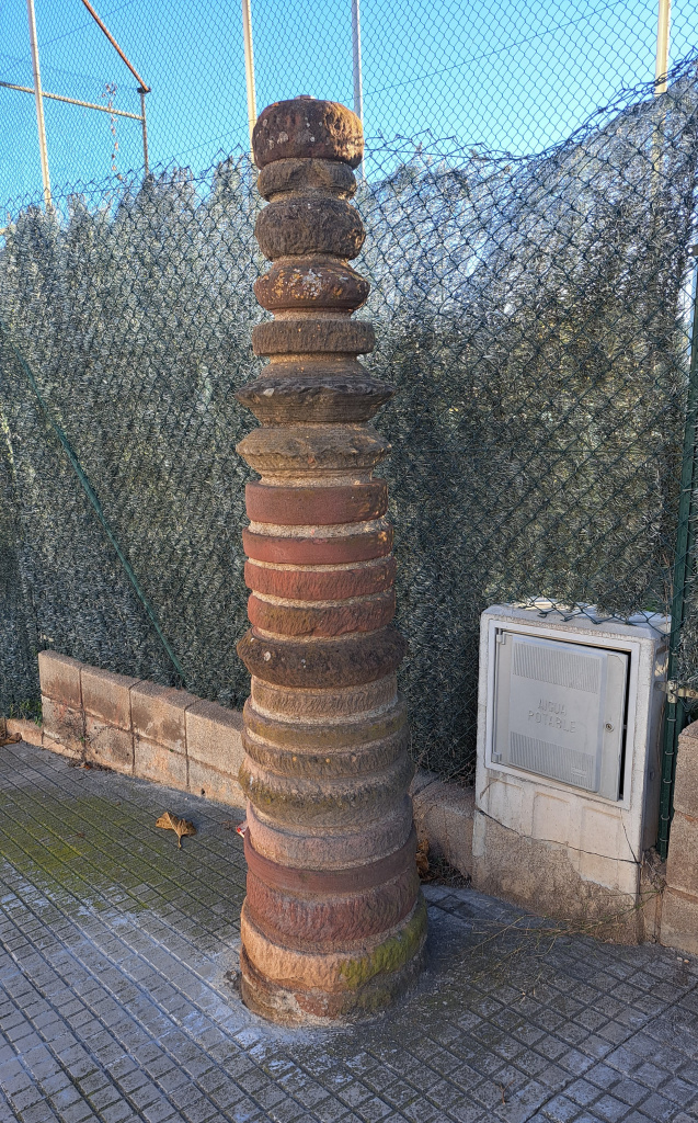 Una altra cara de l'escultura.