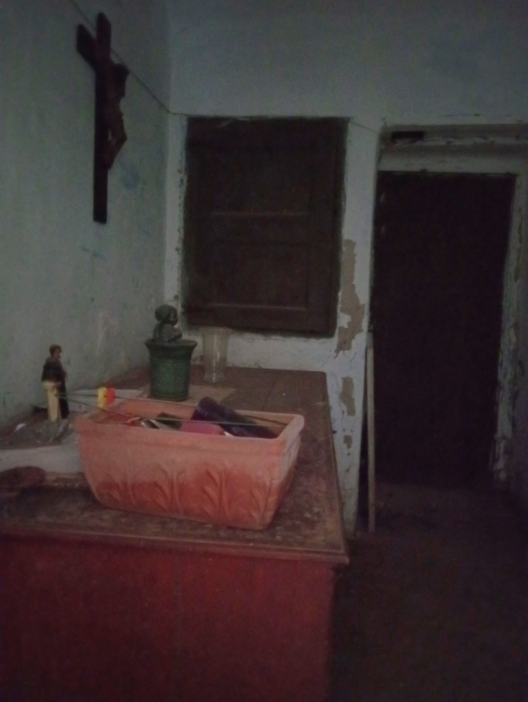 Espai interior que fa funcions de sagristia. Fotografia: Rosaura Serra.