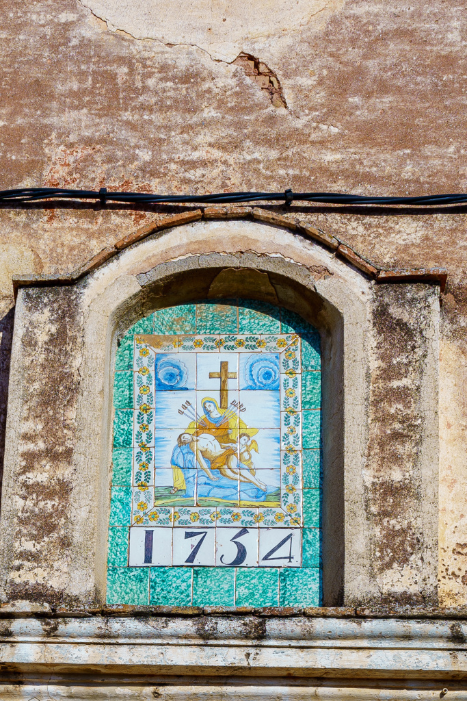 Majòlica amb la representació de la Verge dels Dolors. 