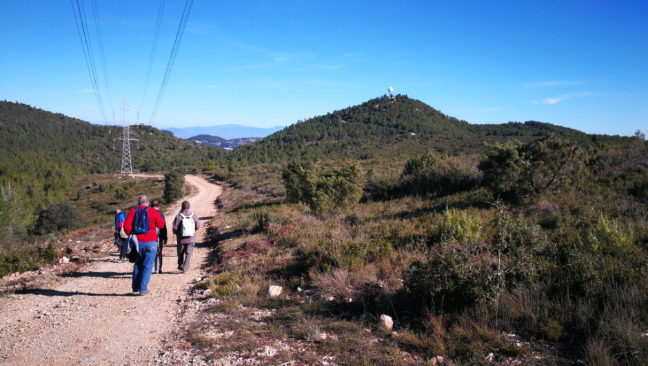 Les muntanyes de l'Ordal, són un interessant espai per al lliure: camí cap al Puig d'Agulles. Foto: Fermín Fernández.