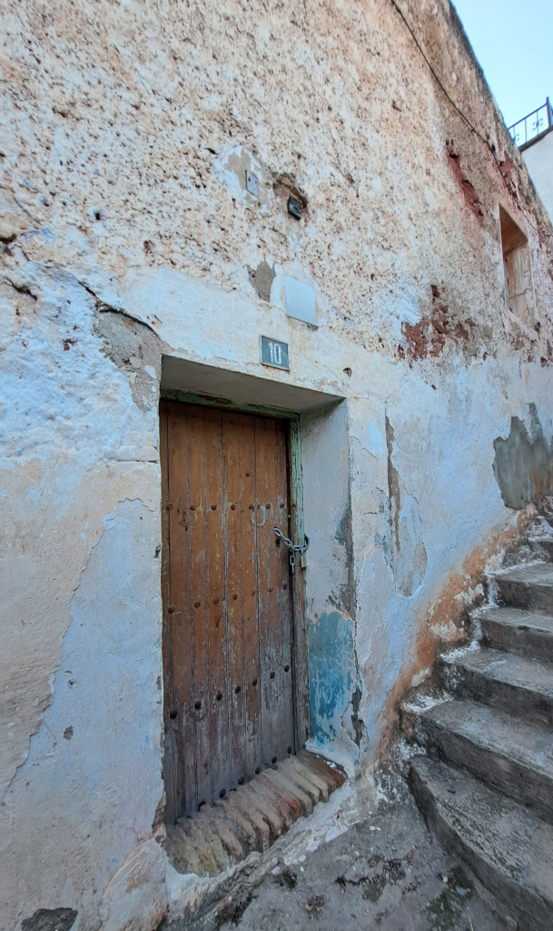 Detall de la porta d'accés.