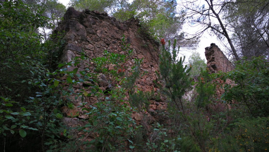 Vista d'una de les cantonades de la construcció. Foto: Fermín Fernández.