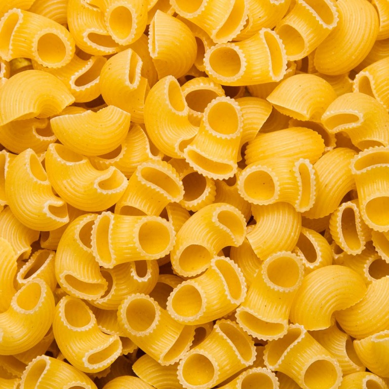 Magnòlies, pasta seca especialment feta servir avi dia a l'escudella de Nadal.