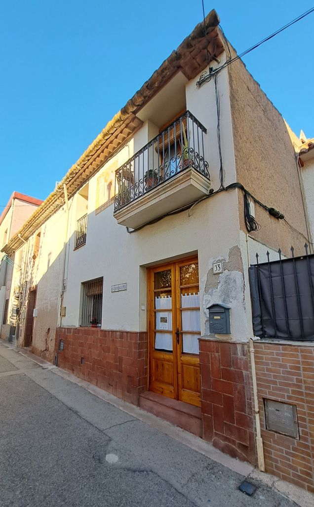 El rellotge en relació al conjunt de l'edificació.