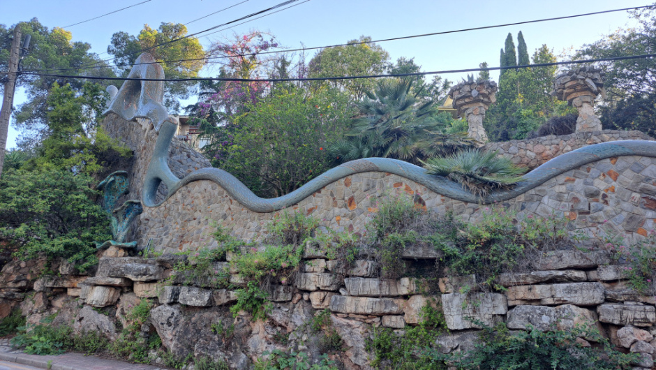 La tanca de més de 150 metres