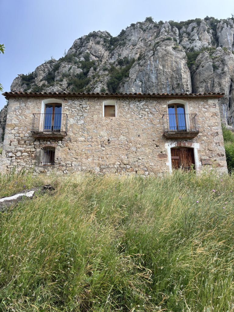 Imatge de la façana amb les obertures existents