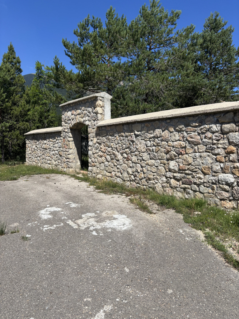 Entrada del cementiri de Fumanya
