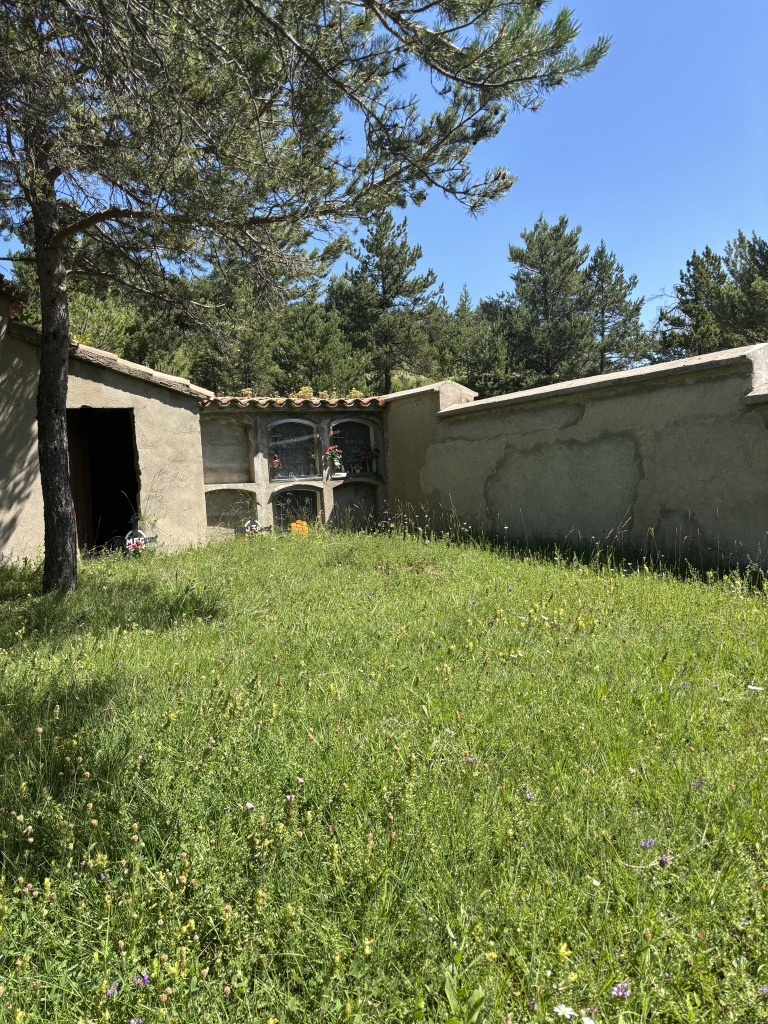 Imatge d'alguns nínxols del cementiri de Fumanya