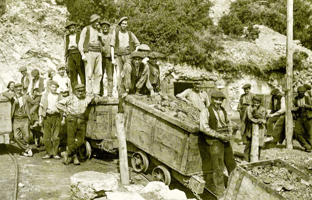 Imatge de miners. SOLER i RIBA, Ramon i ORIOLA i CASÒLIVA, Josep (1997), Relleu fotogràfic de les mines del Berguedà, Berga, pàg. Cessió de les imatges de Josep Oriola i Casòliva.