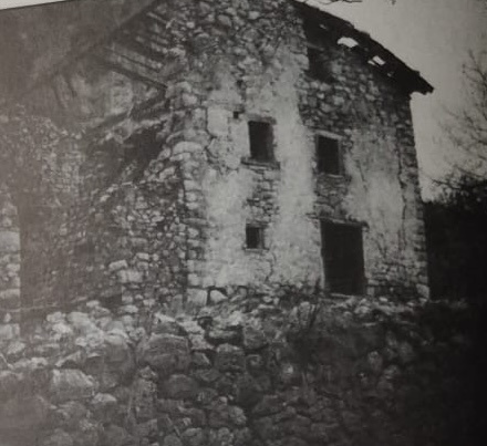 Imatge del mas Salomó, que dóna nom a la mina. SOLER i RIBA, Ramon i ORIOLA i CASÒLIVA, Josep (1997), Relleu fotogràfic de les mines del Berguedà, Berga, pàg. Cessió de les imatges de Josep Oriola i Casòliva.
