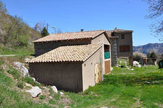 Vista lateral de la finca