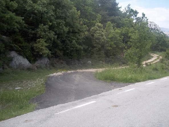 Finalització de la pista forestal i es pren el trencall a la carretera BV-4025