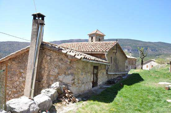 Part lateral amb una xemenia en primer terme