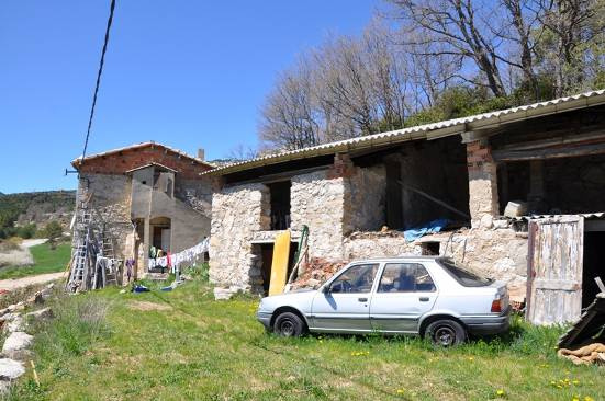 Vista d'un dels annexes de la masia