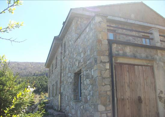 Part posterior i lateral de l'edifici