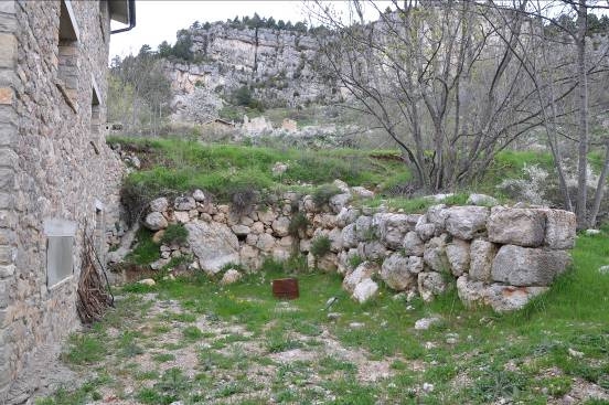 Part posterior i part d'un mur