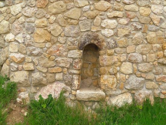Petita fornícula que es troba en una de les parets de la finca