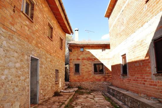 Pati interior del conjunt de les edificacions existents i abandonades