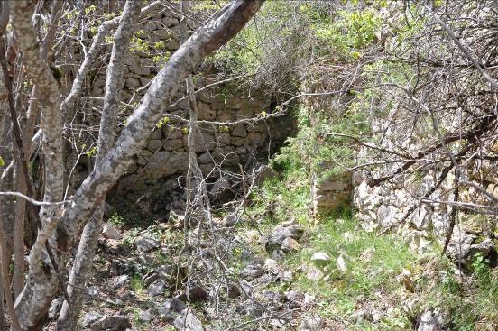 Imatge de les parets de l'antiga edificiació de can Salomó