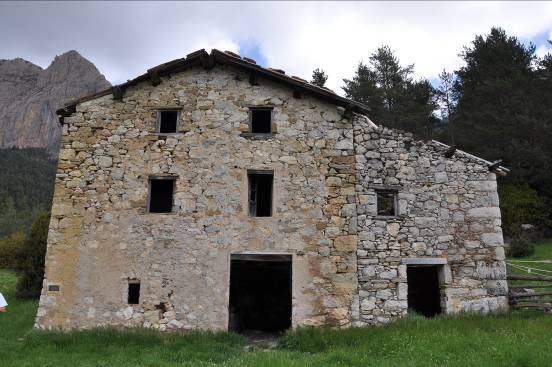 Imatge de la façana de la Plana amb les obertures corresponents. Es pot veure l'annexe adjunt.