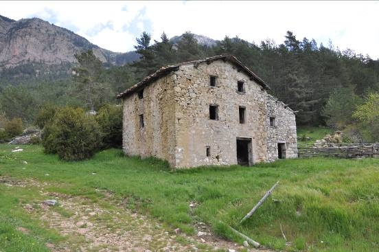 Vista lateral del cos principal del conjunt arquitectònic